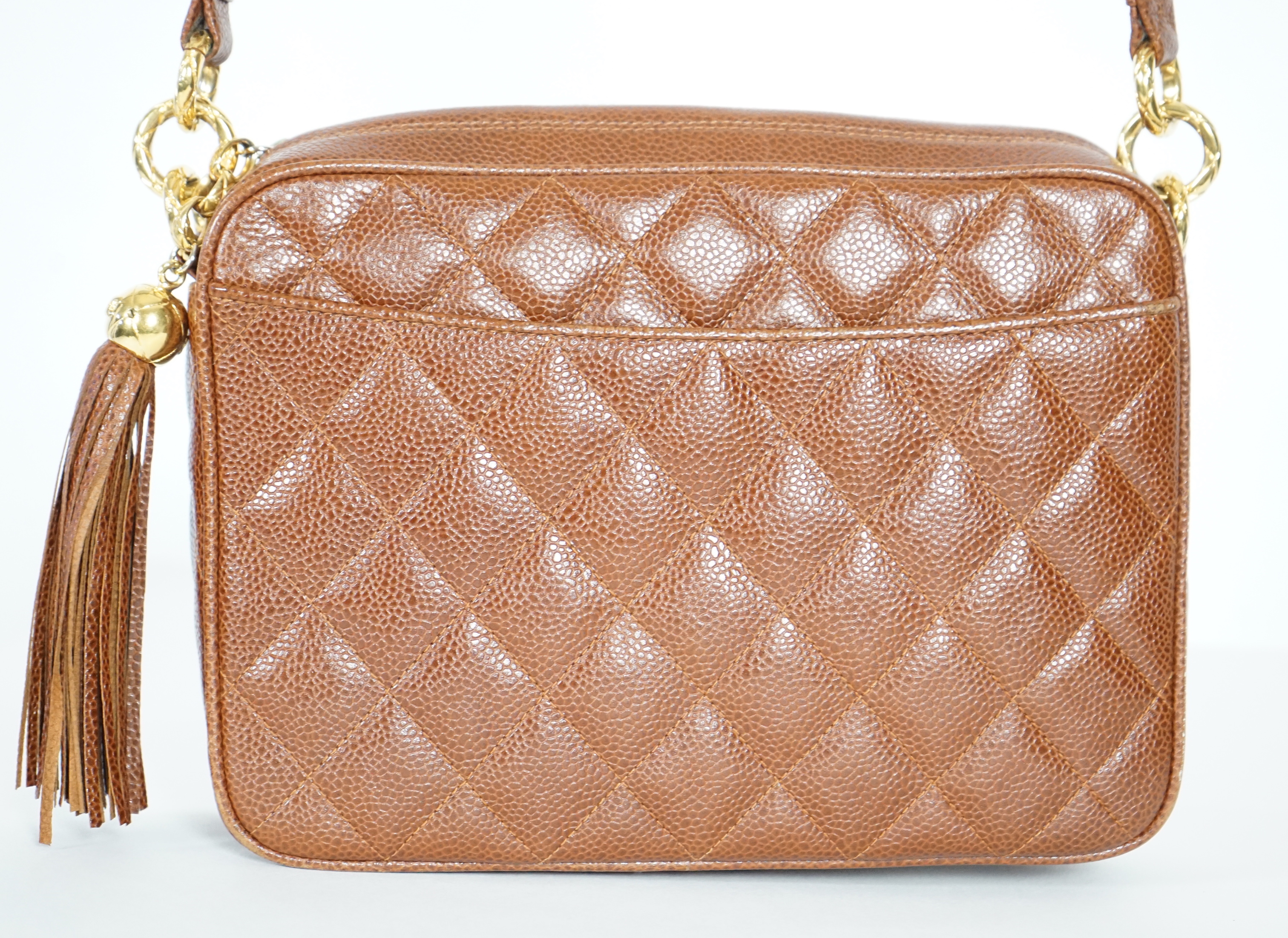 A Chanel vintage camera bag with tassel in brown quilted calf skin, width 23cm, height 27cm, depth 27cm